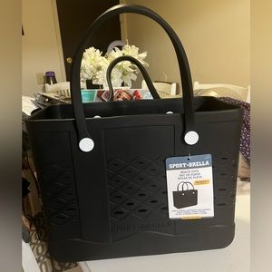 Sport Brella Beach Tote 19x15x9.5 in
Stable, Durable, lightweight and Washable.